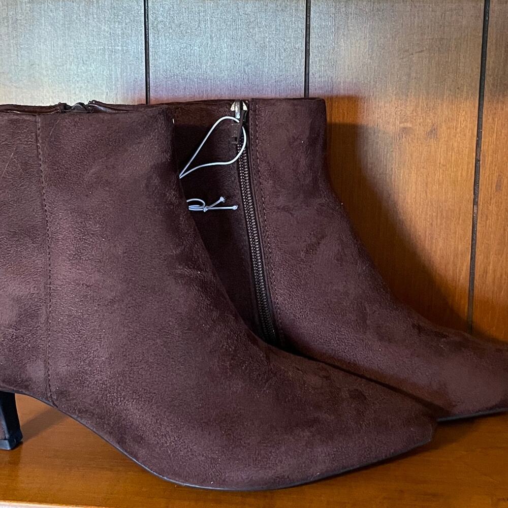 NWT Size 9 Universal Thread Suede Boots with 2” Heel & 6” Ankle